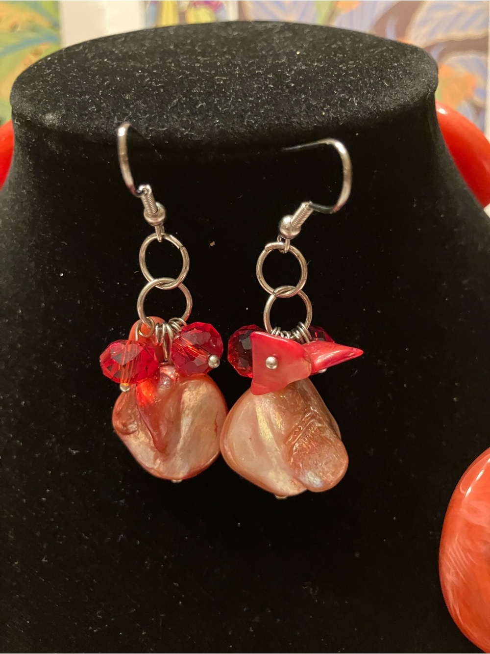 CHUNKY VINTAGE STATEMENT NECKLACE CORAL RESIN OR ACRYLIC BEADS W/ EARRINGS - Picture 6 of 10